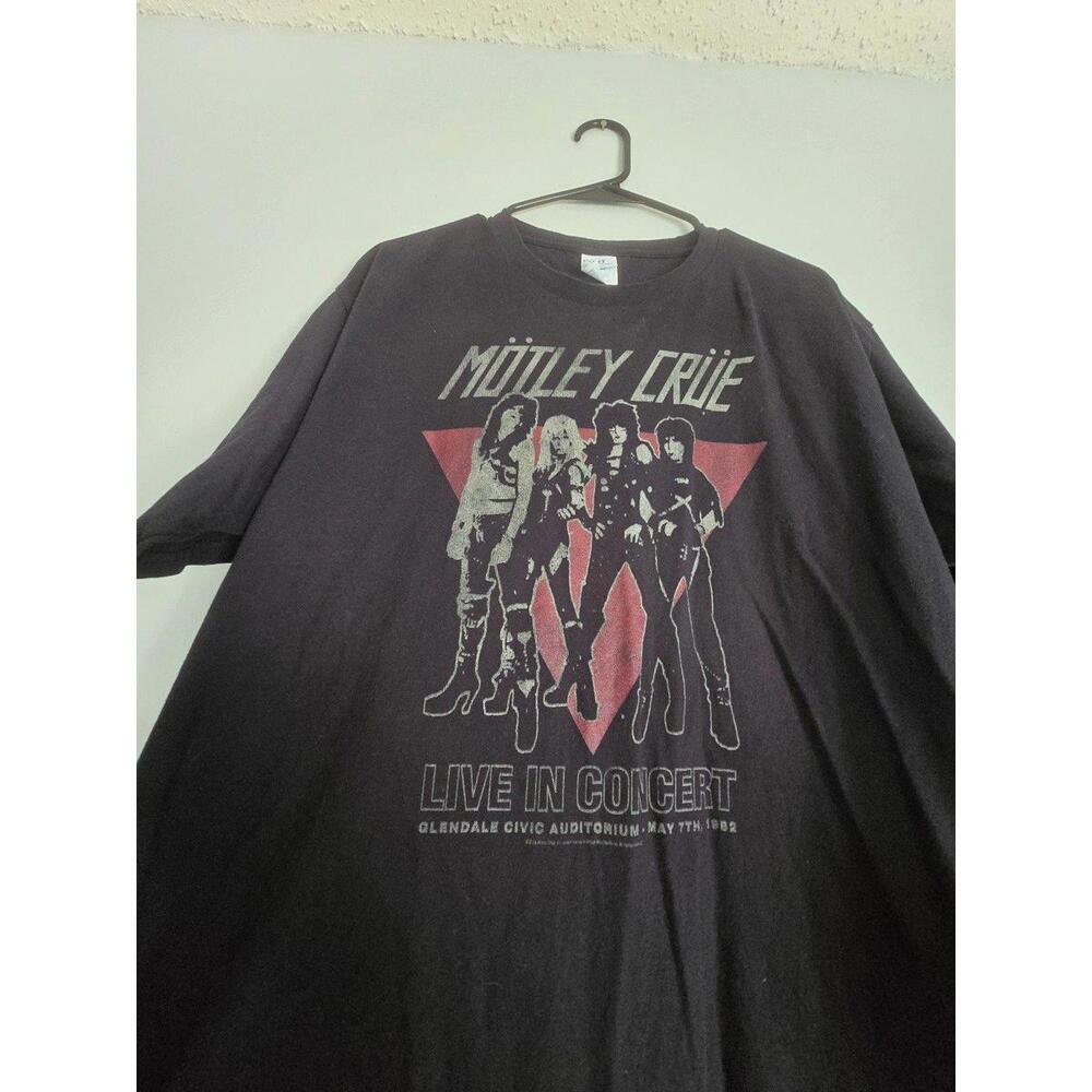 Motley Crue Band Tee (XL) - Picture 2 of 3